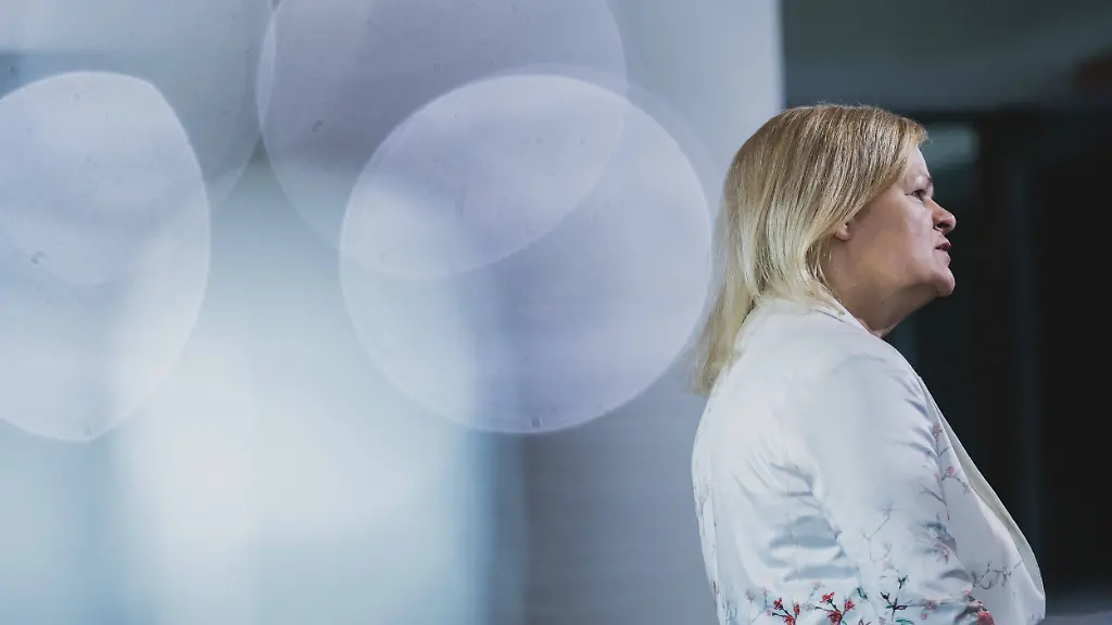 72004e7c90364f6366c39fcb8e5ae8f6