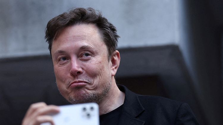 Musk veröffentlicht auch selbst auf seinem X-Account regelmäßig Botschaften gegen eine linke Weltsicht. Das kommt in Brasilien nicht gut an.