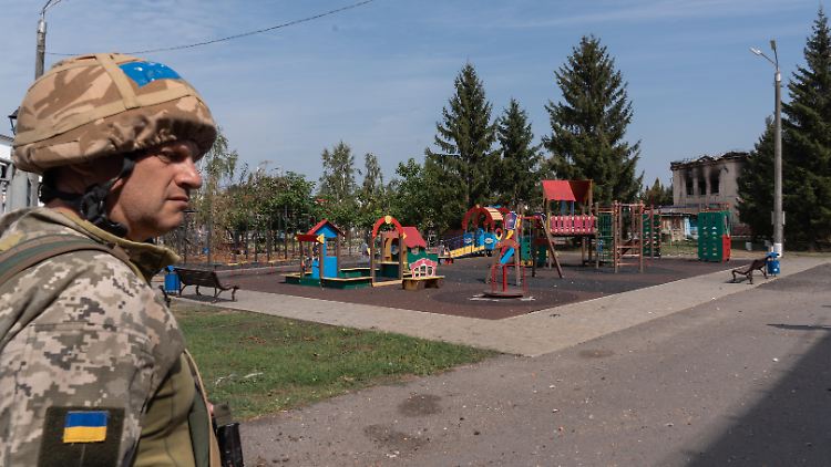 Ein ukrainischer Soldat auf dem Boden der Russischen Föderation: Seit Wochen ist die Stadt Sudscha in Kursk in ukrainischer Hand.