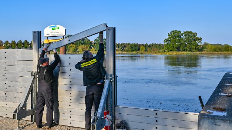 Mobile Schutzwand an der Oder: "Wir bleiben wachsam."