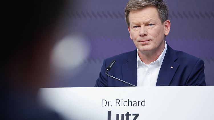 Um die Pünktlichkeit zu verbessern, sprach sich Lutz dafür aus, auf besonders belasteten Netzabschnitten den Fahrplan auszudünnen. 