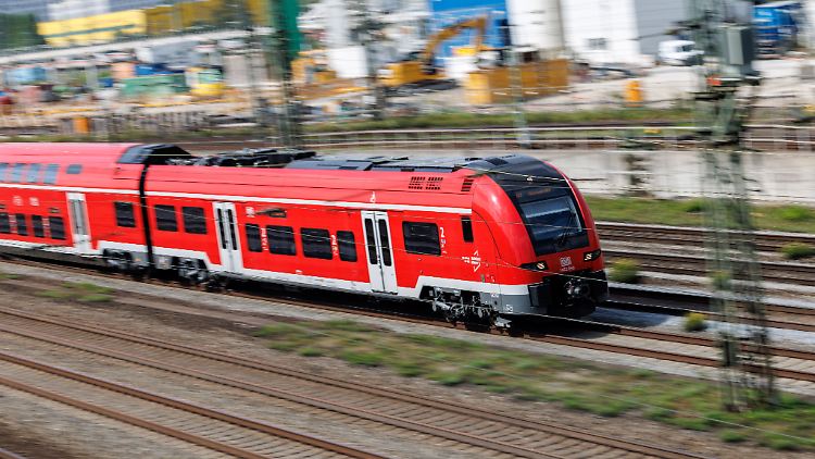 Seit seiner Einführung ist das Deutschlandticket 13 Millionen Mal verkauft worden.