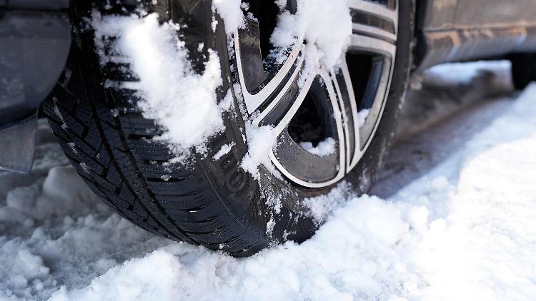 Winterreifen wären die richtige Wahl gewesen. (Symbolbild)