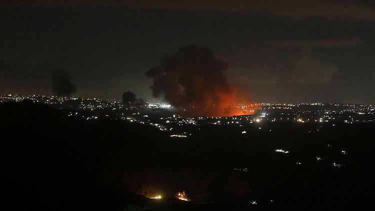 Am Abend hatte Israels Armee zahlreiche Luftangriffe im Südlibanon geflogen.