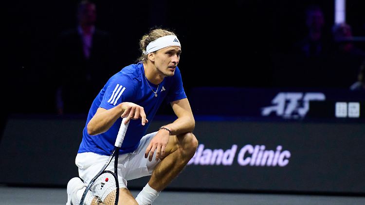 Alexander Zverev hat einen harten Abend hinter sich.