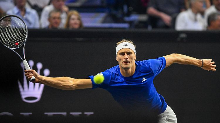 Alexander Zverev kämpfte sich angeschlagen durch sein Einzel beim Laver Cup.