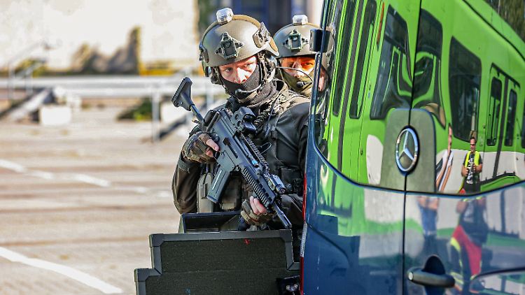 Die Polizei könne mit den Szenarien jederzeit tatsächlich konfrontiert werden, betonte Landespolizeipräsident Brockmann.