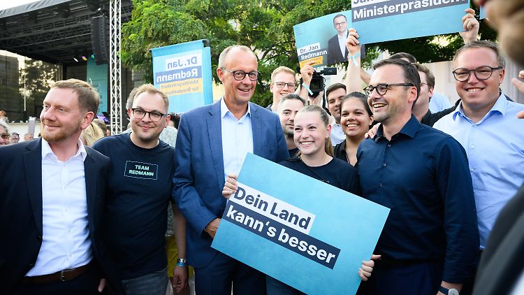 Im Wahlkampf ließ sich Sachsens Ministerpräsident Kretschmer noch mit Jan Redmann sehen. Doch zum Schluss glaubte der Parteifreund nicht mehr an einen Brandenburger Erfolg.