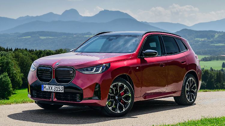 Mit seiner progressiv-futuristischen Front buhlt der neue BMW X3 um Kunden. Aktive Kühlluftklappen gehören zu den effizienzsteigernden Innovationen.