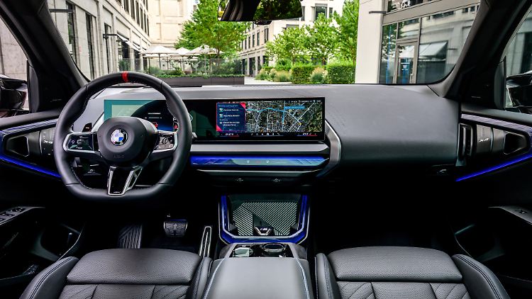 Physische Tasten beschränken sich beim neuen BMW X3 auf den Controller in der Mittelkonsole sowie die ebenfalls dort ansässige Lautstärkeregelung.