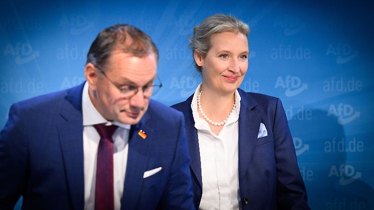 Die AfD-Vorsitzenden Tino Chrupalla und Alice Weidel nehmen nach der Landtagswahl in Brandenburg an einer Pressekonferenz in Berlin teil.