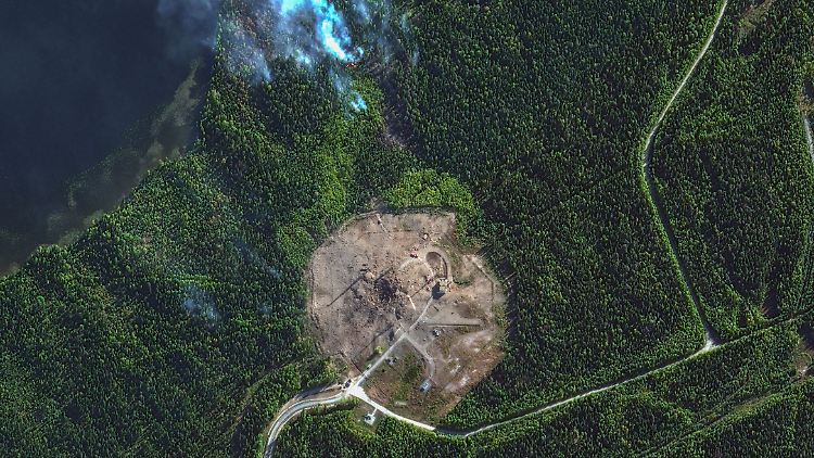 Vom Startsilo im Weltraumbahnhof ist im Vergleich zur Aufnahme zwei Wochen zuvor (unten) nicht mehr viel übrig.