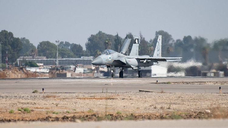Ein israelischer Kampfjet vom Typ F-15 vor dem Start. 