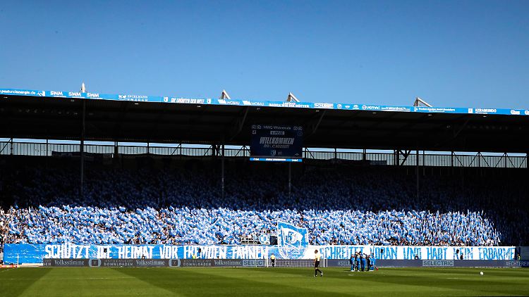 Eine Liedzeile einer rechtsextremen Band findet sich in einer Choreo der FCM-Fans wider.