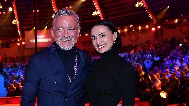 Mimi Fiedler im Dezember 2022 mit Ehemann Otto Steiner. Ein Jahr später gibt sie die Trennung bekannt.