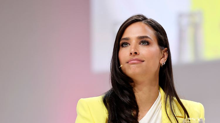 Angeblich hasst Amira Aly alle Männer, eröffnet ihr eine Schamanin. Ex-Mann Oliver Pocher könnte dem vielleicht sogar zustimmen. 