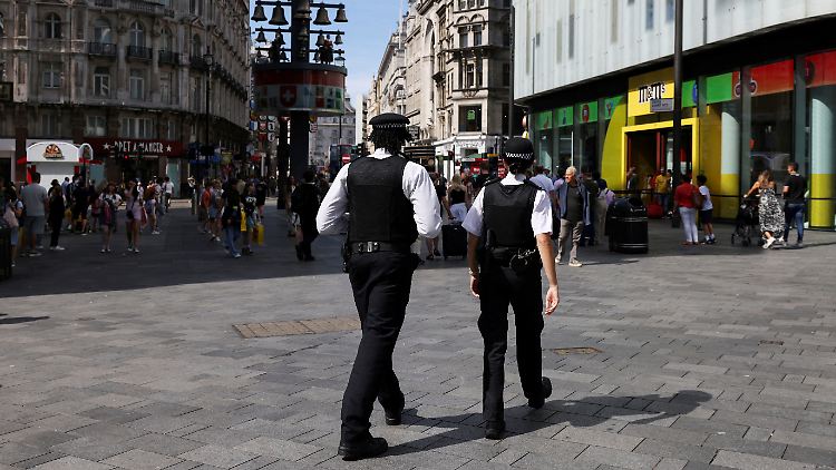 Große Messer konnten in vielen Polizeiwachen straffrei abgegeben werden.
