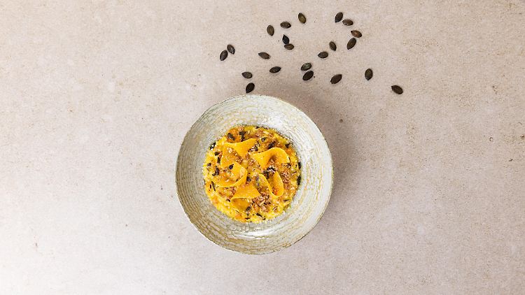 Es gibt kaum ein Gemüse, das nicht zu Risotto passt: Im Herbst darf es gern Kürbis sein.