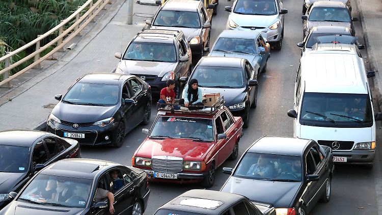 Auf den Autobahnen Richtung Beirut staut sich der Verkehr.