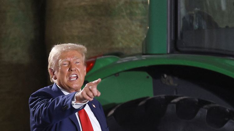 Als Dekoraktion für Trumps Auftritt mit Farmern in Pennsylvania diente ein John-Deere-Traktor.