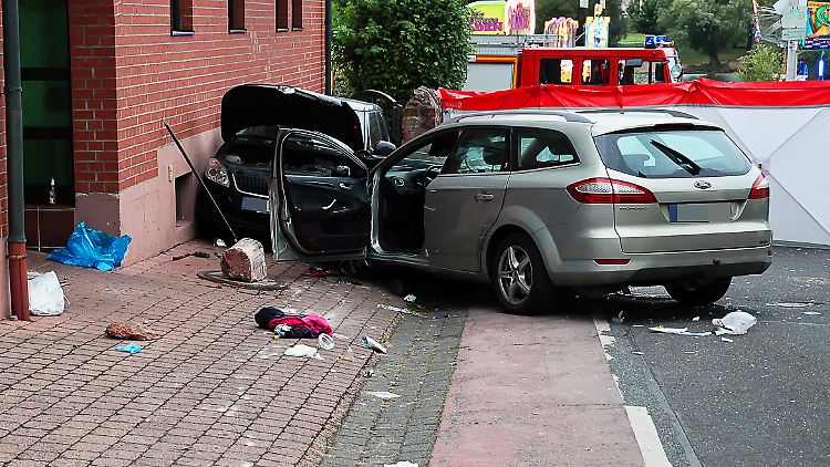 Hinweise auf einen Terrorakt sieht die Polizei nicht. 