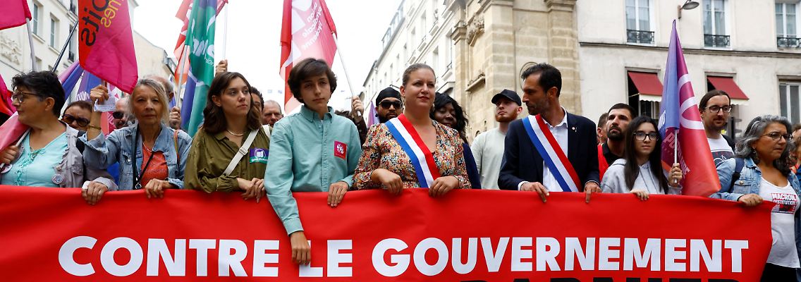 2024-09-21T130341Z_1891220946_RC215AACPLXC_RTRMADP_3_FRANCE-POLITICS-PROTEST.JPG