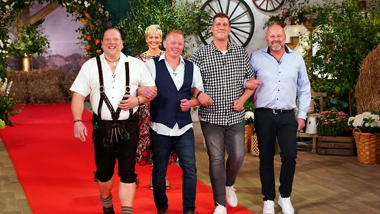 Milchbauer Heino lernt die Kandidaten Gernot, Markus und Björn kennen.