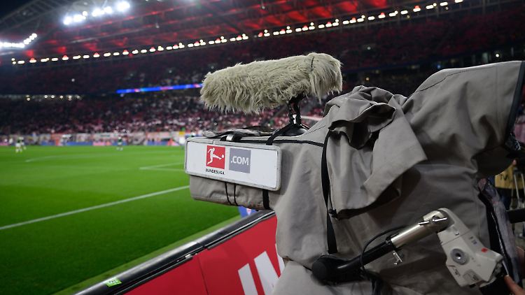 In der Auseinandersetzung um TV-Rechte der Fußball-Bundesliga hat DAZN einen juristischen Sieg errungen.
