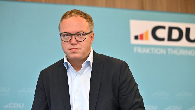 Der Thüringer CDU-Landeschef Voigt sieht sich als neuen Ministerpräsidenten in Erfurt, allerdings ist unklar, wie er dorthin kommen will.