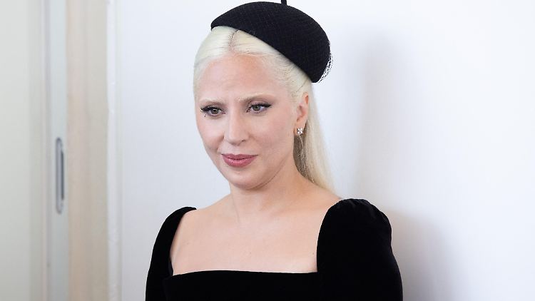 Lady Gaga hat eine musikalische Überraschung für ihre Fans.