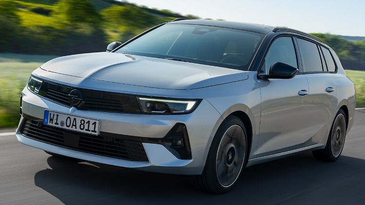 Seit diesem Jahr bietet Opel den Astra und den Astra Sports Tourer mit Hybridantrieb an.