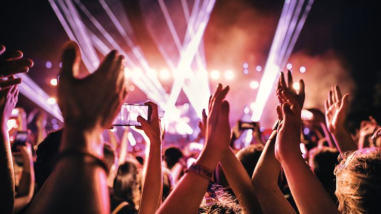 Die Freude auf das Konzert der Lieblingsband ist seit Wochen groß – lohnt sich da eine Ticketversicherung?