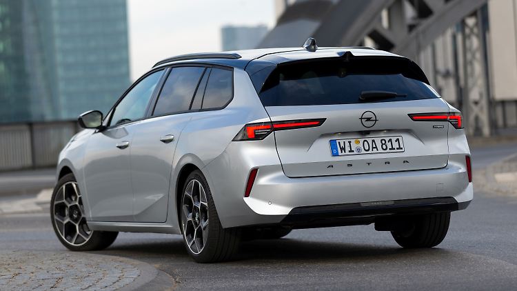 Der Opel Astra Sports Tourer bleibt auch als Hybrid eine auf angenehme Weise unauffällige Erscheinung.