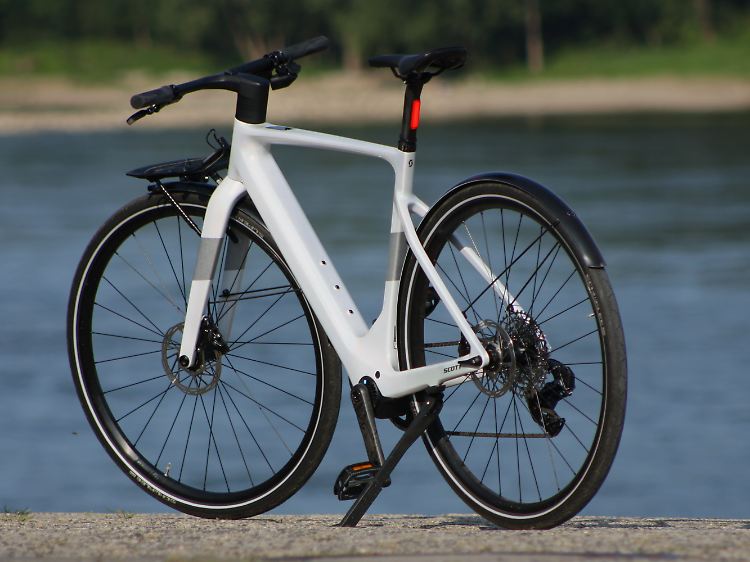 Zu den schicken Details des Scott Silence eRide gehört auch das im Sattelrohr integrierte Rücklicht.