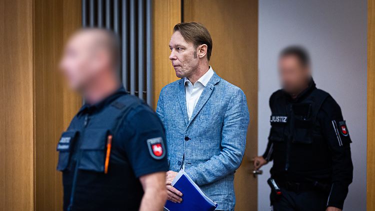 B. werden verschiedene Straftaten vorgeworfen. 
