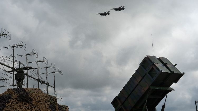 Westliche Partner haben der Ukraine die Lieferung von 79 Kampfjets fest zugesagt - es mangelt jedoch an ausgebildetem Personal.