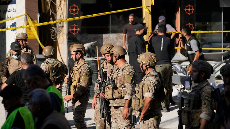 Libanesische Soldaten bei Beirut: Augenzeugen berichten, dass es mindestens zwei Explosionen gegeben haben soll.