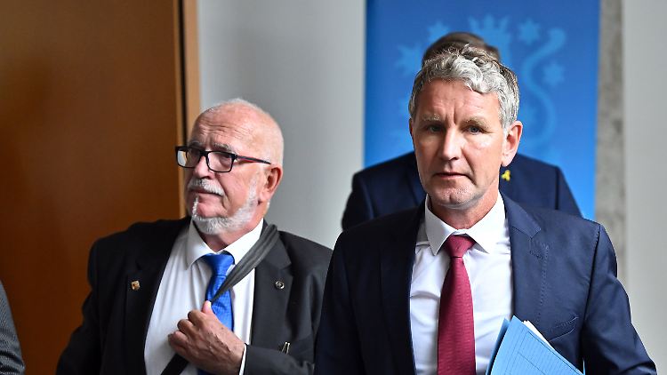 Im Fokus stand heute Alterspräsident Treutler. Doch er folgte deutlich einer vorab von der Thüringer AfD-Spitze festgelegten Dramaturgie.