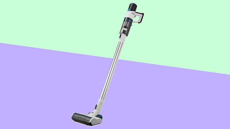 Sieht fast aus wie ein Dyson, kostet aber nur einen Bruchteil des Originals: der Medion-Akkustaubsauger P250.