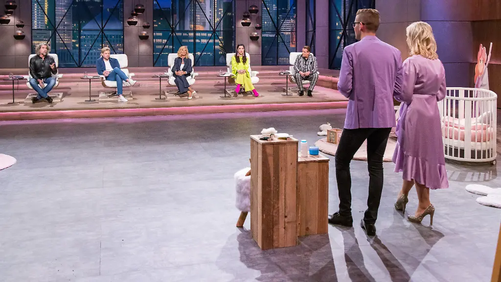 Fuenf-Loewen-sind-heiss-auf-ein-Gruenderpaar-Quelle-RTL-Bernd-Michael-Maurer