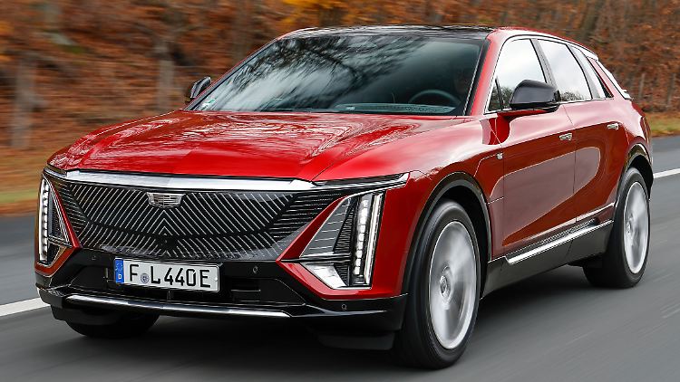 Sein Deutschland-Debüt gibt Cadillac nach langer Abwesenheit jetzt mit dem mindestens 80.500 Euro teuren, breitschultrigen Elektro-SUV Lyriq.