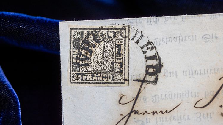 Die älteste Briefmarke der Welt ist der "Schwarze Einser" nicht. Das ist der britische "One Penny Black" aus dem Jahr 1840.