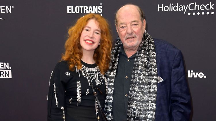 Seinen Humor habe Ralph Siegel aber nicht verloren, verrät Ehefrau Laura Siegel.