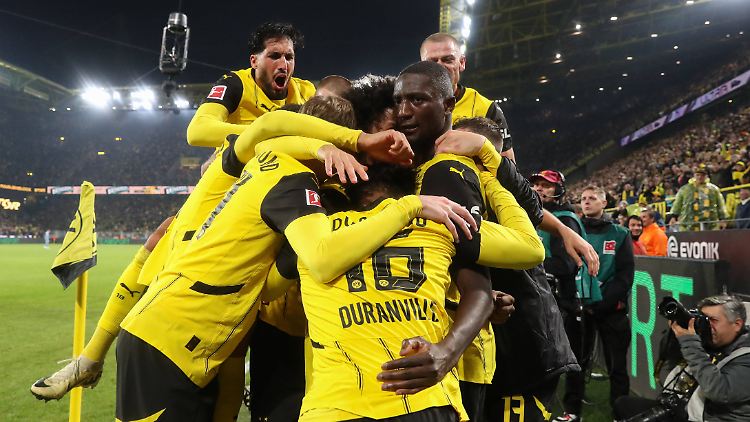 Knuddelalarm im alten Westfalenstadion: Serhou Guirassy führt den rätselhaften BVB zum Heimsieg gegen Bochum.