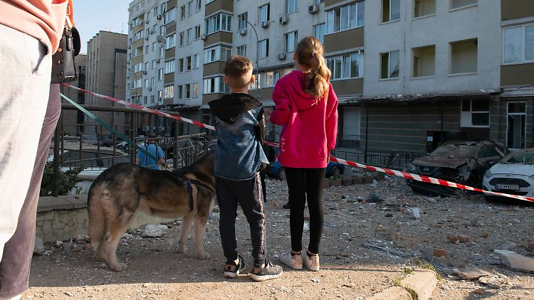 Russland wird vorgeworfen, ukrainische Kinder und Jugendliche gezielt zu verschleppen, um sie umzuerziehen. 