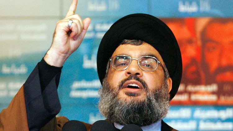 Nasrallah 2007 bei einer Gedenkveranstaltung für seinen Vorgänger Abbas al-Mussawi.