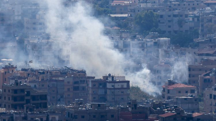 Nach weiteren Angrifffen zieht Rauch über Beirut.