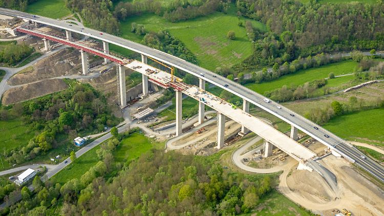 An der A45 in NRW müssen etliche Brücken saniert werden. 
