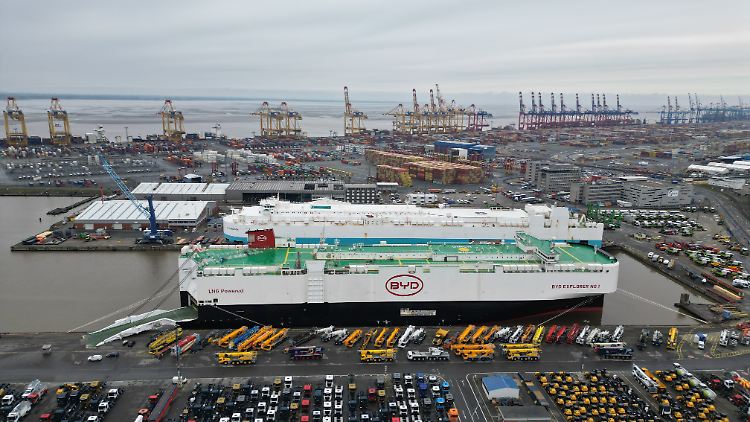 Chinas Hersteller BYD verschifft inzwischen selbst seine Autos nach Europa.