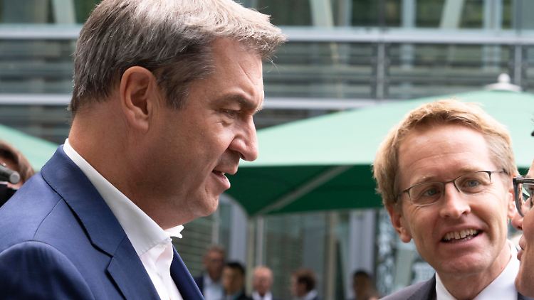 Während Söder einer Schwarz-Grünen Koalition schon mehrfach eine Absage erteilt hat, nennt Günther sie einen "verlässlichen" Regierungspartner.